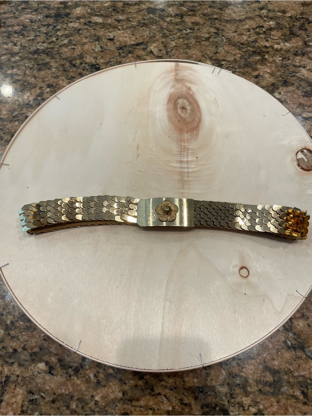 Gold fish scale Stretch Belt with Floral Accent.  Vintage.